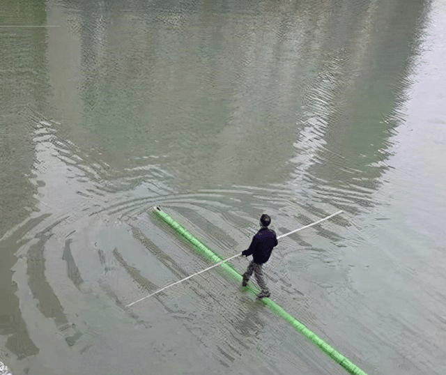 原创
每日一笑:妹子就别在这秀恩爱了,旁边的大爷是一脸的不屑啊