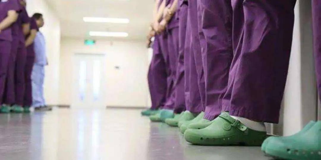 为什么手术室要穿拖鞋