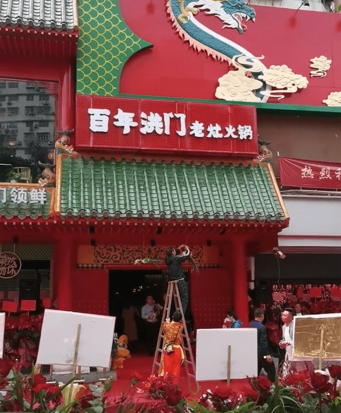 崩牙驹与帕劳副总统会晤,一站一立地位明显,曾计划在当地投千亿