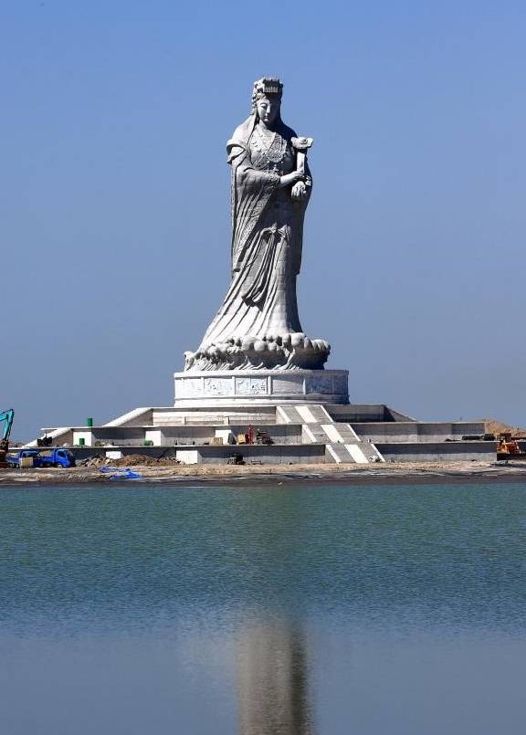 世界最高的妈祖圣像，高42.3米，堪称当地雕像象征，就在天津