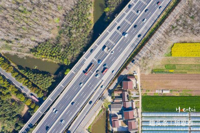 实拍南京最堵的大桥，连接江苏和安徽，服务区内春色满园
