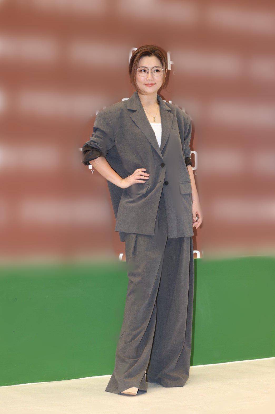 经历烧伤遭婚变,39岁任家萱回应感情状态,保养得宜童颜未老_selina