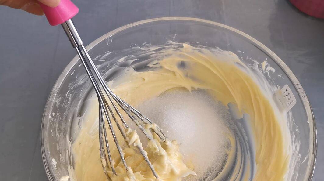 如何快速过筛面粉 07299d2995824946a70d6723226a7775.jpeg