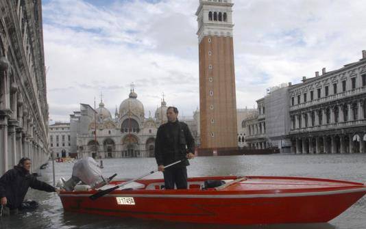 水城威尼斯满城进水，酒店马桶成喷泉，损失估算10亿欧元