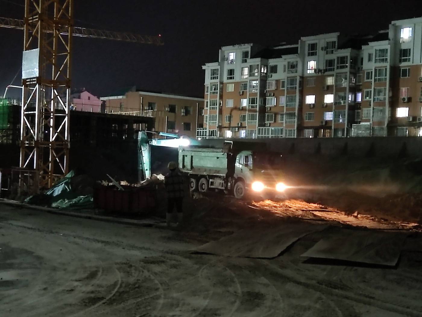 山东滨州:中昂滨州府工地黑夜施工 噪音震天灰尘飞扬_污染