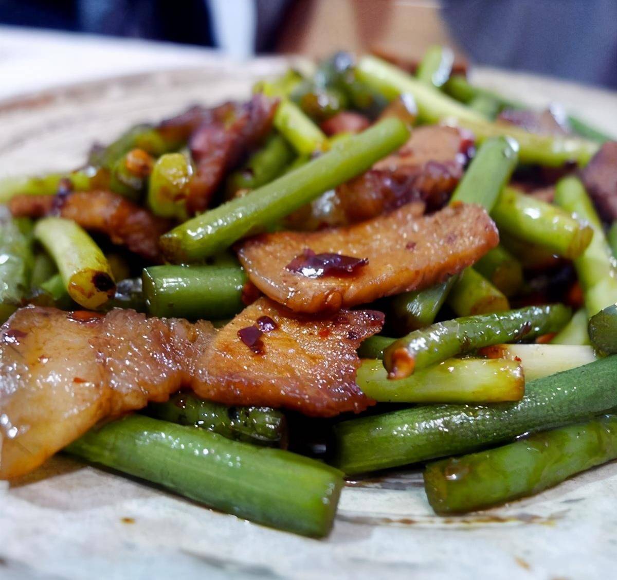  健康美食推荐：蒸鲍菇夹、蒜薹回锅肉、小炒肉、五香牙签肉  蒸松肉的做法大全集