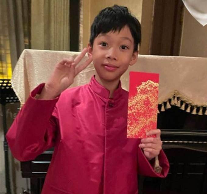 说起来,曾馨莹怀上郭守善的时候,郭董已经年过六十了.