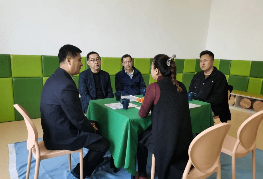呼和浩特市新城区副区长白奋兵一行莅临参观指导