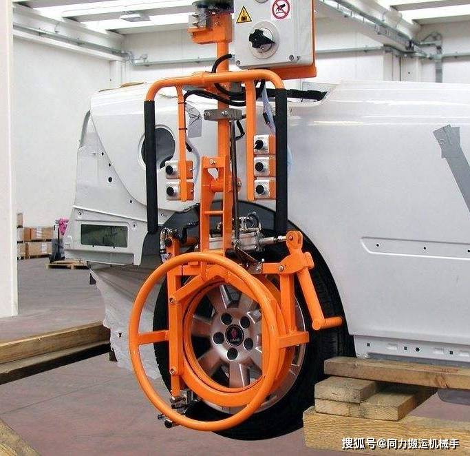 机械手搬运汽车轮胎