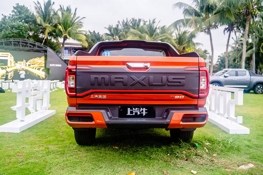 双联屏加持,最大扭矩500n·m,试驾上汽大通旗舰级皮卡上汽牛