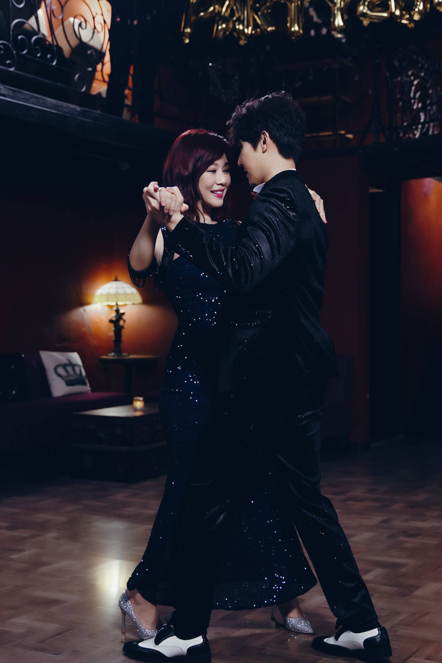 《婆婆和妈妈2》陈松伶张铎跳双人探戈 甜蜜拥吻气氛浪漫