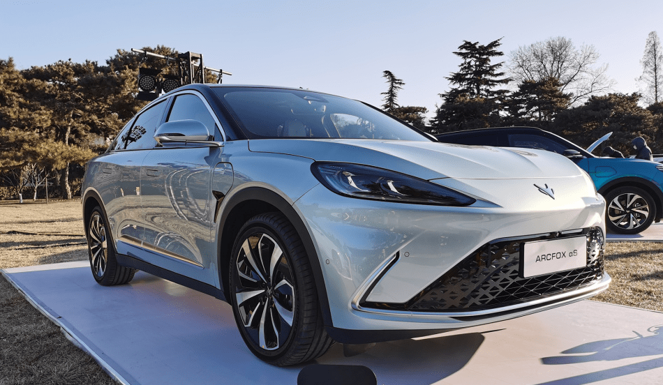 阿尔法s开启预售最高续航708km