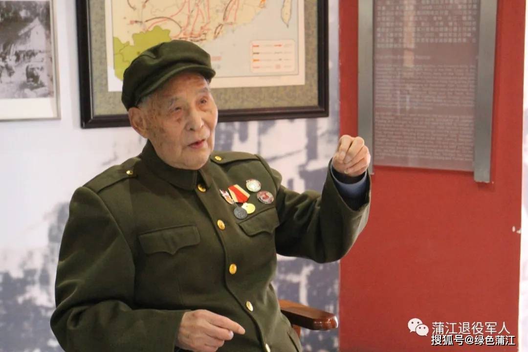 荆浩老兵现场为大家作了题为"铭记历史·不忘初心"的专题宣讲,详细