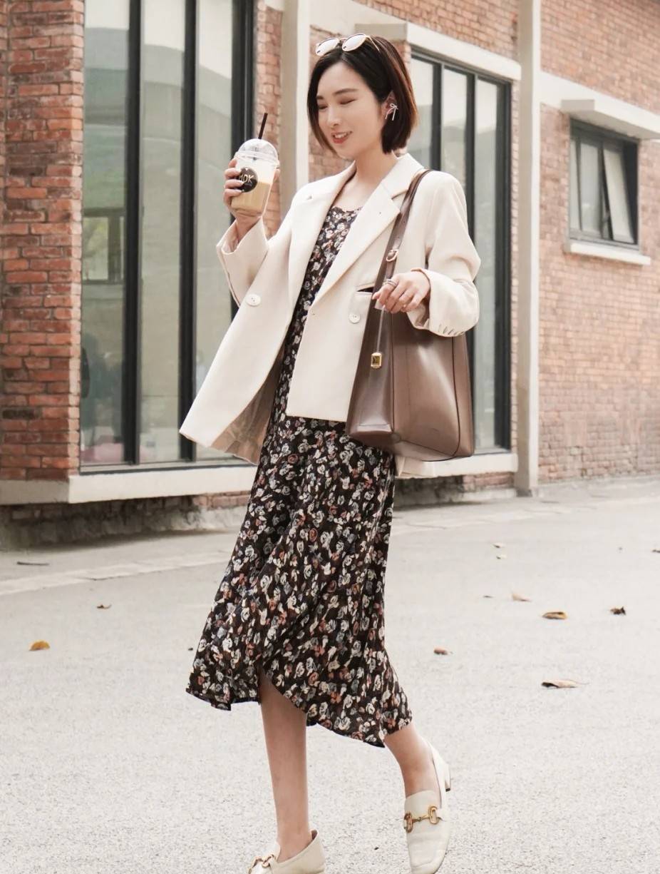 法式穿搭怎样才能恰到好处,掌握这3个方法就够了,让穿搭变简单