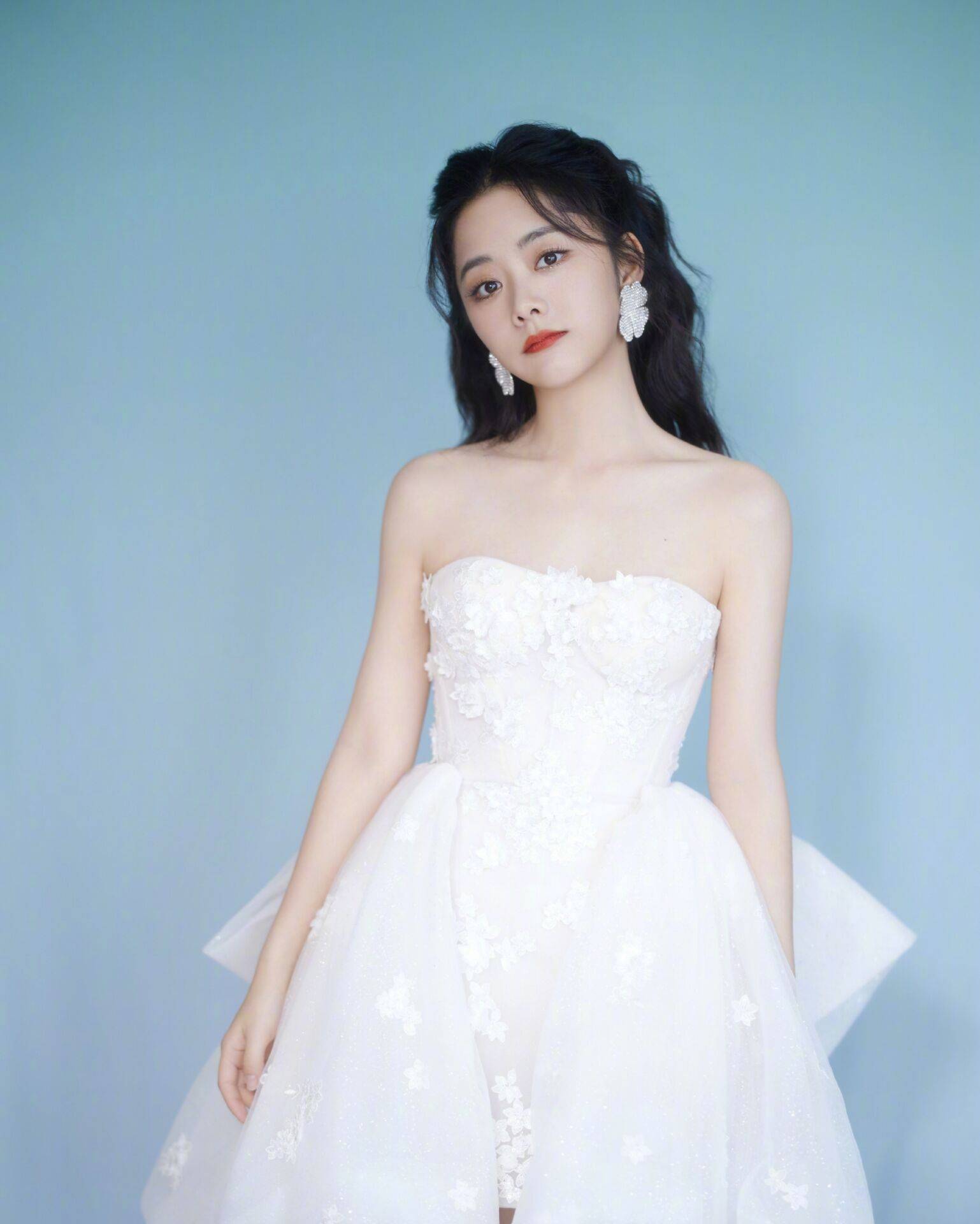 人气小花旦谭松韵写真合集:甜美靓丽,俏皮可爱!