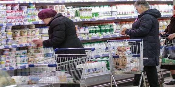 一名德国游客到中国旅游，到超市看到一商品后感叹：中国人真幸福