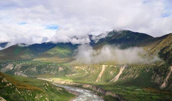 世界上最大的峡谷，深度可达6000米，就在青藏高原