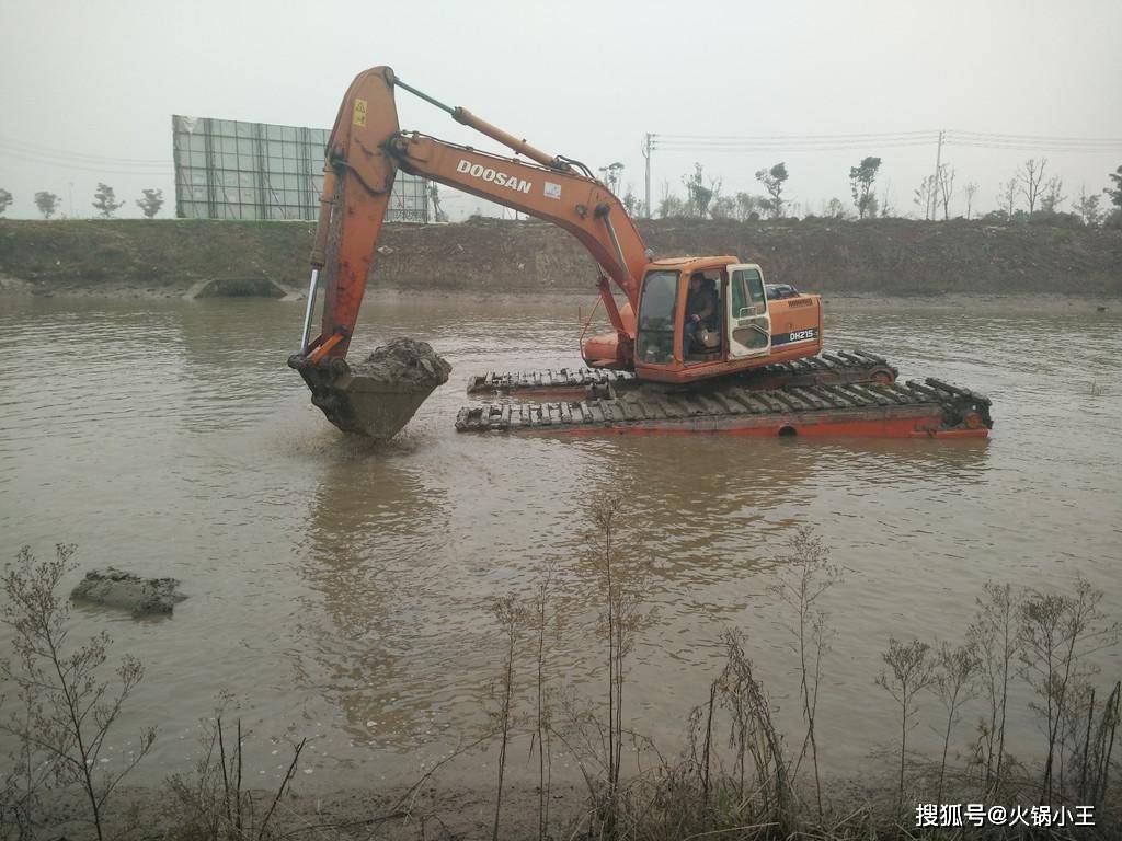 原创苏伊士运河被堵埃及就派出一台挖掘机救援水上高达了解下
