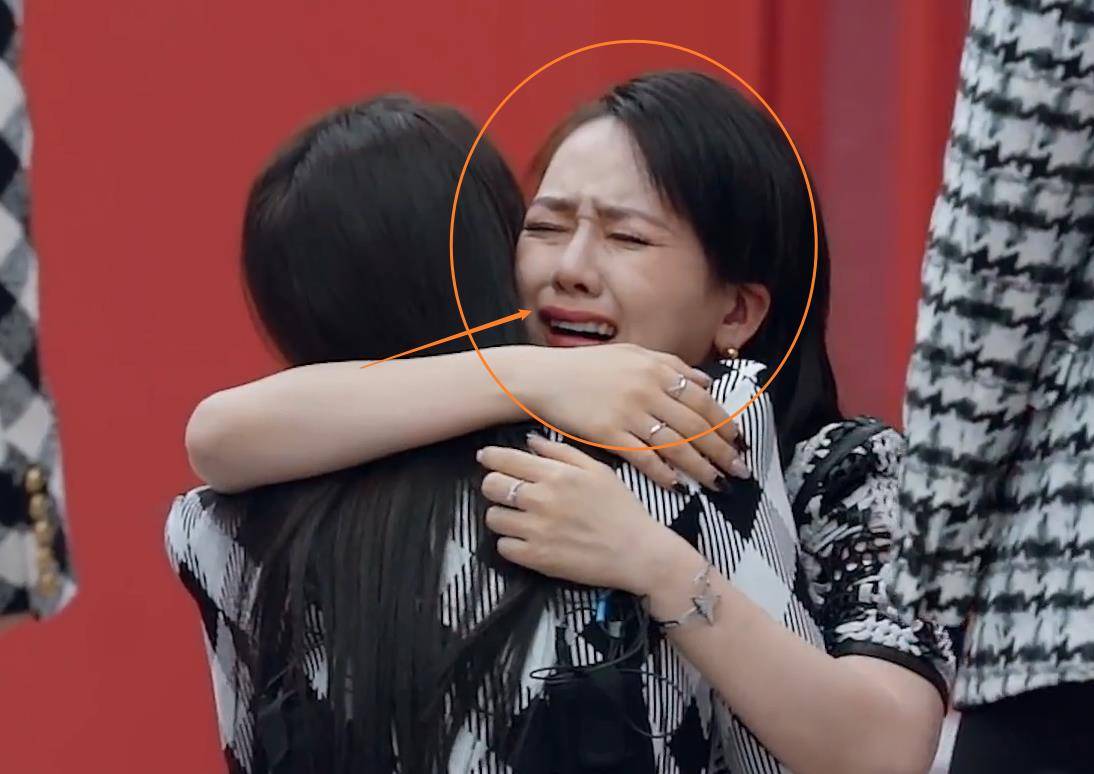 得知江映蓉被淘汰,陈小纭和陈梓童都哭了,谁是真的伤心却很明显