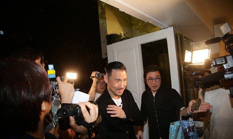 男歌星人气排行榜_华语男歌手影响力排名:易烊千玺空降TOP1,周深排名再度下滑