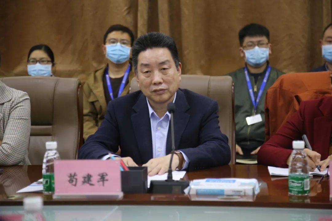 3月26日,由郑州大学第一附属医院副院长苟建军带队的河南省卫生健康委