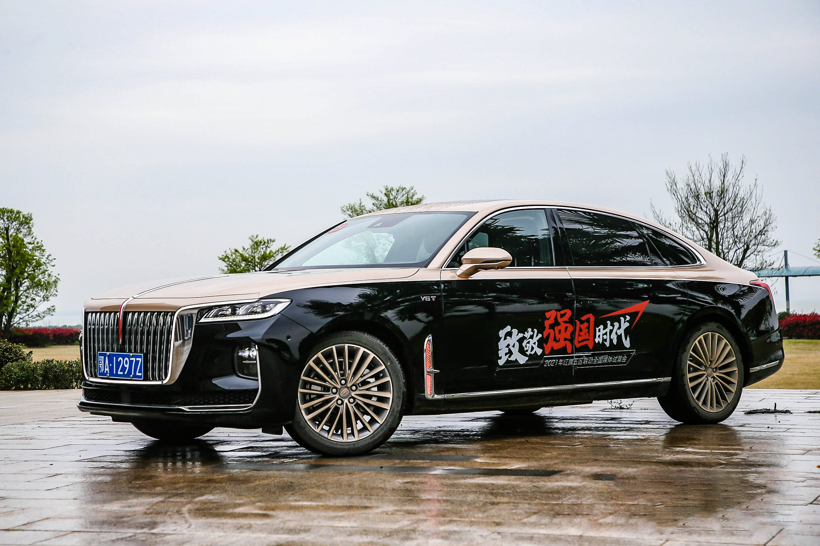 致敬强国时代 江城试驾体验一汽红旗"双9"_车型