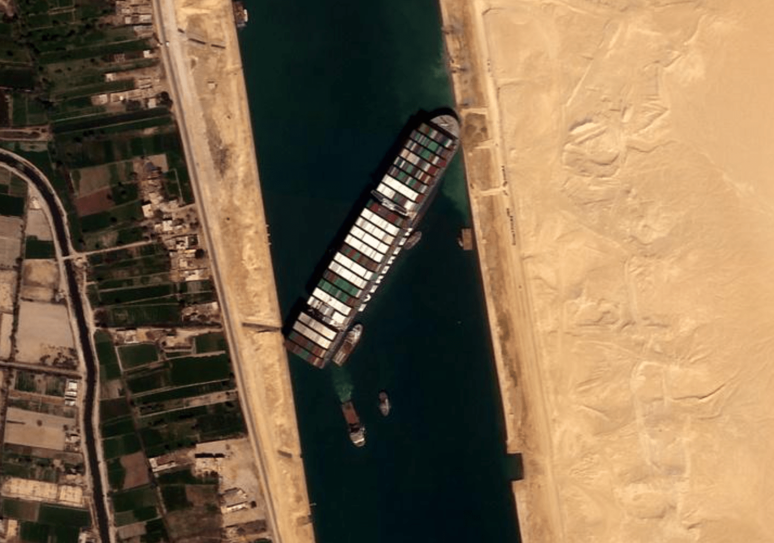 苏伊士运河搁浅船图片