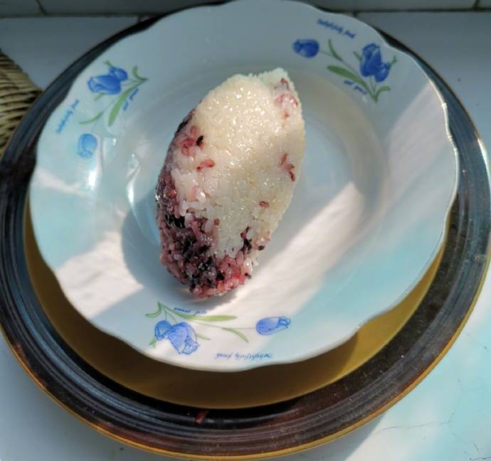 這種糯米包油條，你喜歡吃甜口還是鹹的？ 熱愛美食 第1张