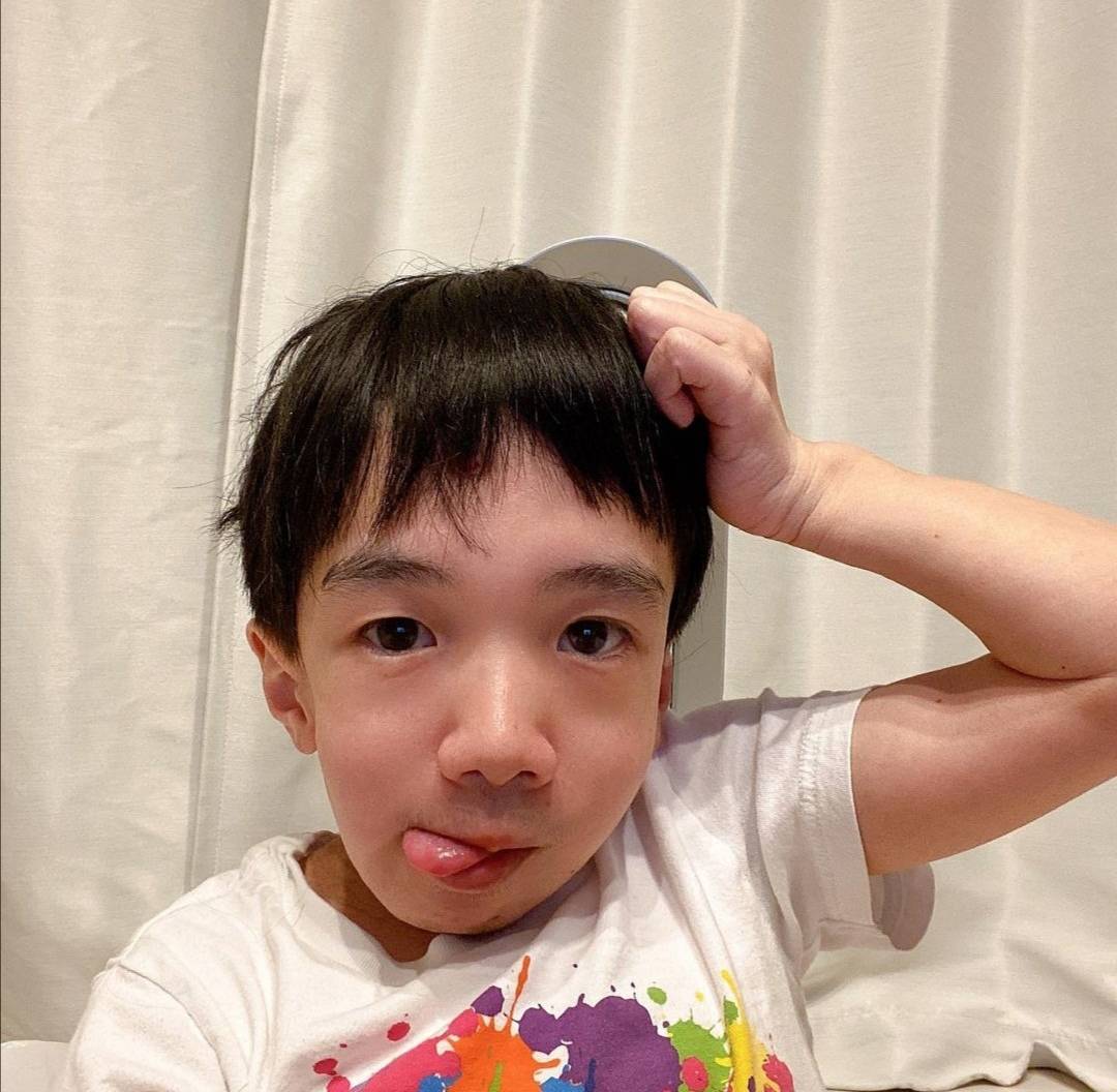 小男人太励志了，真人版“小矮人”和7个白雪“公主”，羡煞旁人_西晃平