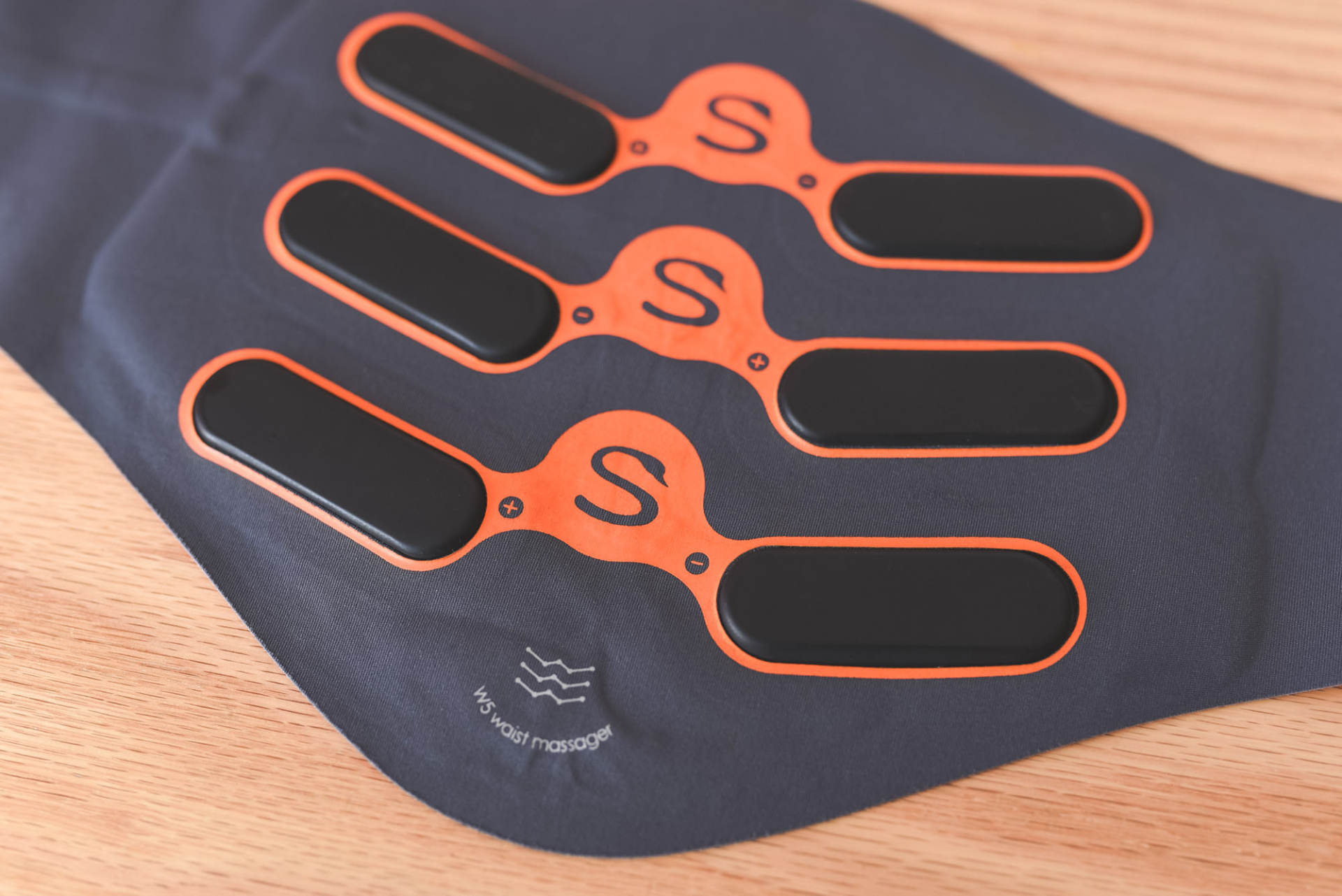 原创告别傻大笨这可能是目前最轻薄的腰部按摩仪skgw5体验分享