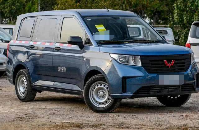 新款五菱宏光plus将上市,外观变样,终于摆脱面包味儿