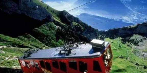 全球最“危险”的火车：一半车身悬在峭壁外，百余年来却从无事故