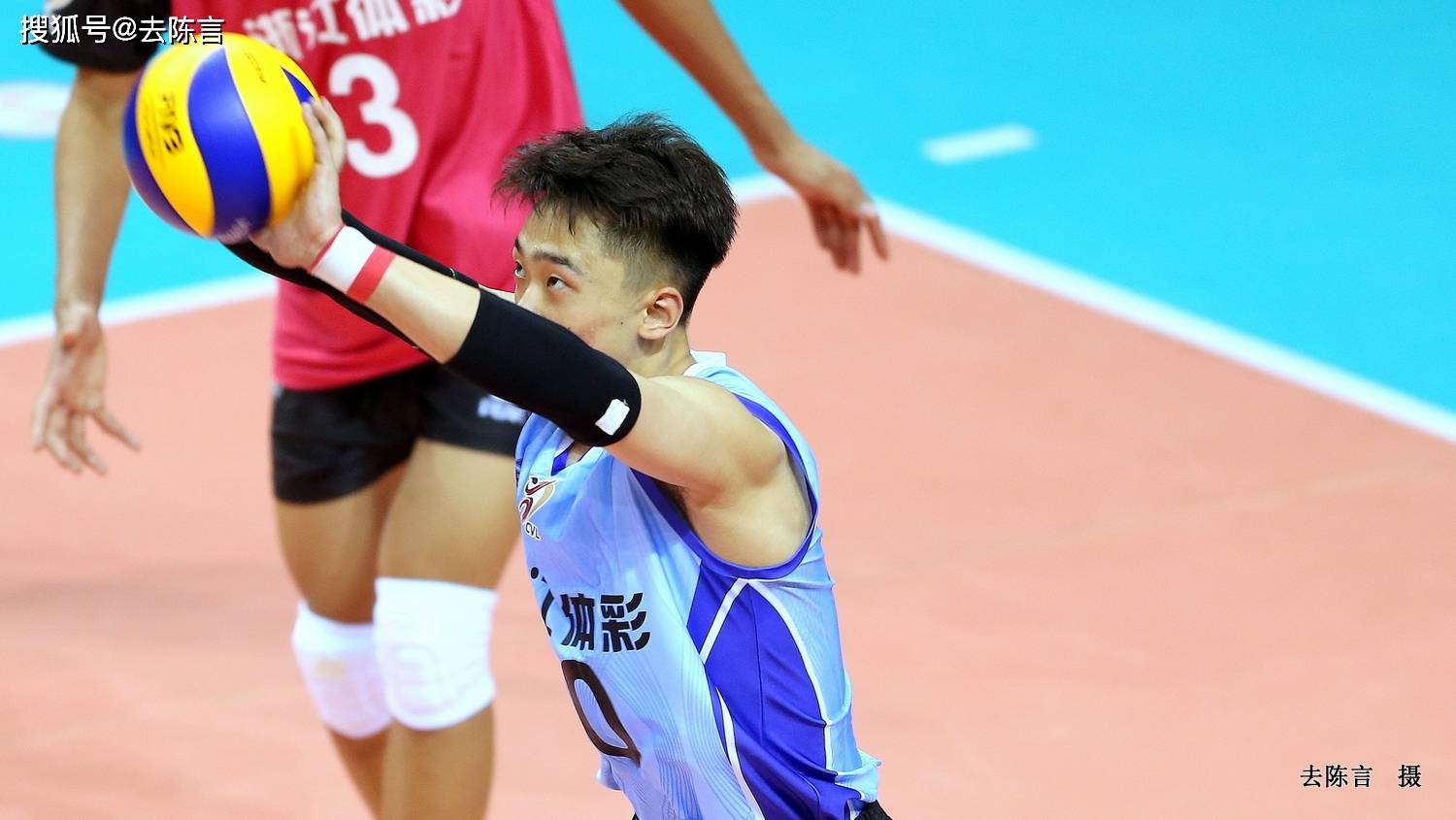 浙江体彩男排杨一鸣在联赛中茁壮成长