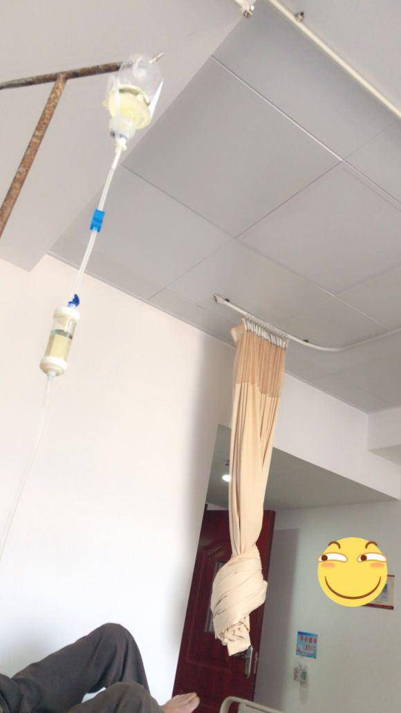 撸主很想抱抱漂亮的护士小姐姐每天输液时间,4瓶/天,主要是消炎药