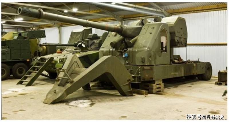 120毫米口径的博福斯高射炮,可以像机关枪一样疯狂扫射