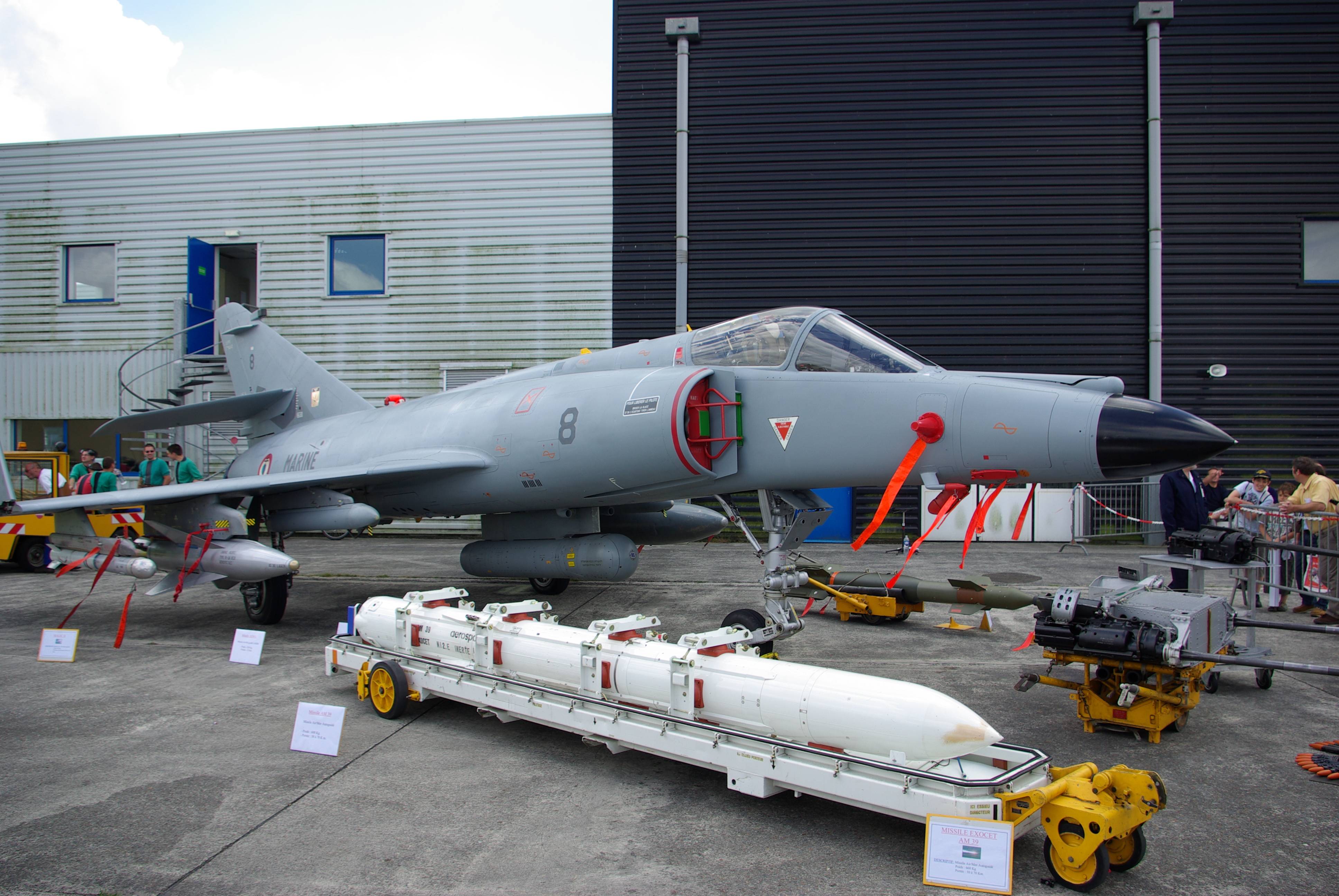 阿根廷人又想吃回头草了?空军考虑要买枭龙战机,可绕开英国制裁