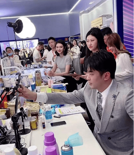 辛巴带货20亿背后六大套路得人心再次上演狸猫换太子