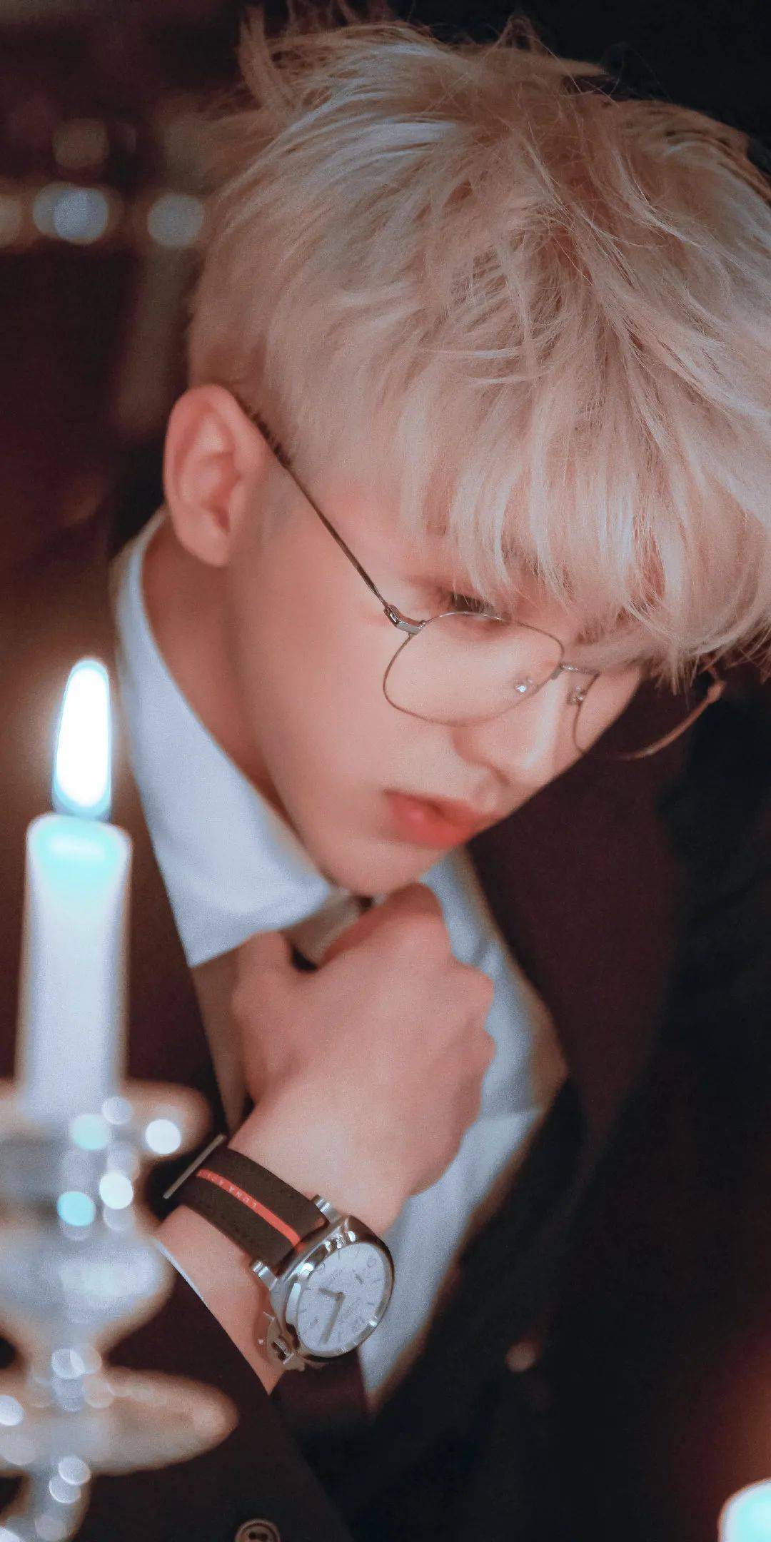 蔡徐坤壁纸:盛世美颜来了,这个发色的坤坤真的是我的心头爱呀