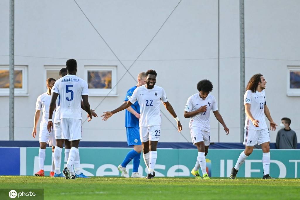 欧联U19青年才俊齐聚绿茵场 展现未来足球新星的激情与梦想