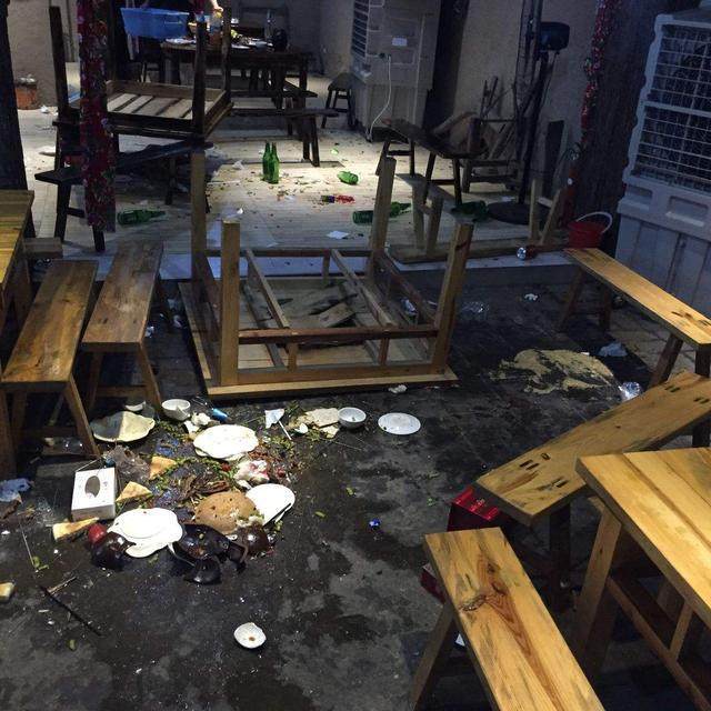 婆婆生日我准备一桌子菜,刚上桌接到一条短信,我愤怒掀翻桌子!