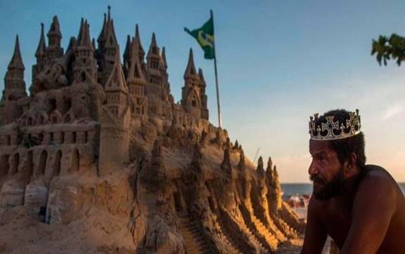 全球最牛“沙雕国王”，每天忙于修建城堡，无法出门外交