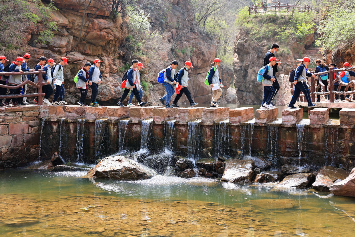 郑州自驾1小时，适合清明出游的峡谷，4月也有瀑布和潭水