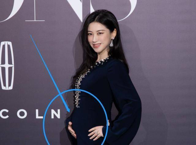 速度是真快!朱珠结婚不到半个月,挺着肚子走红毯