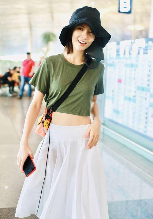 绿配金穿搭 e7ae22041d054006a647ab1211ac1120.jpeg