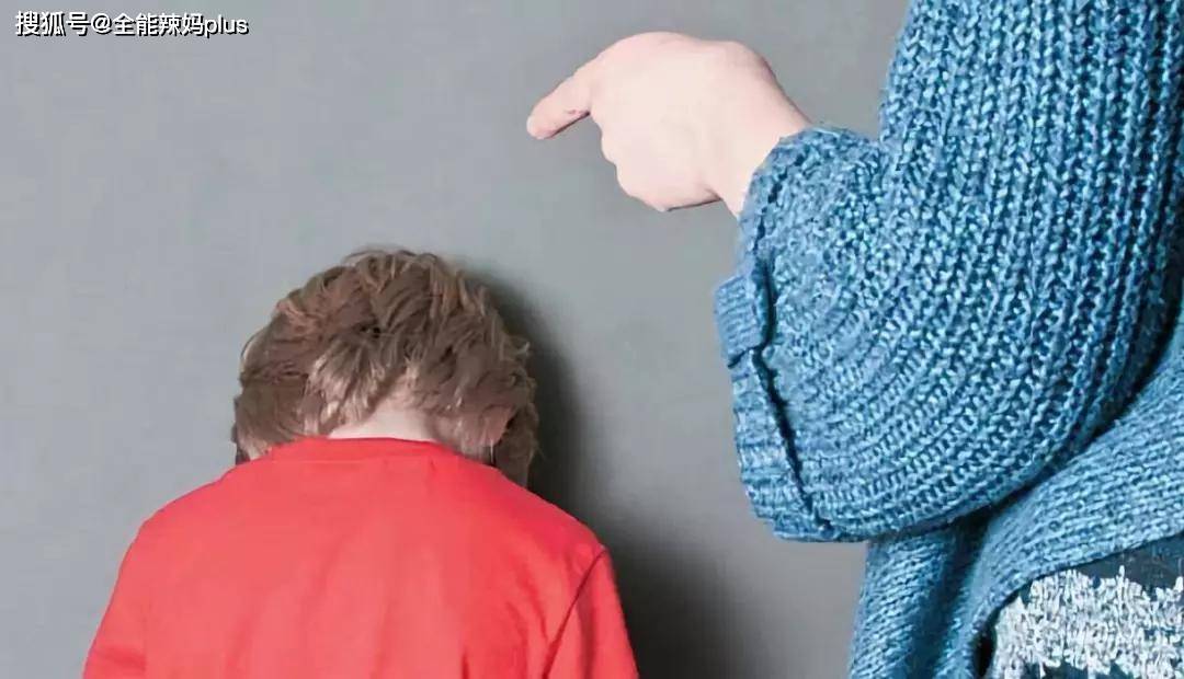 教训孩子时,出现这种情况家长要立刻住手,再打后果很严重