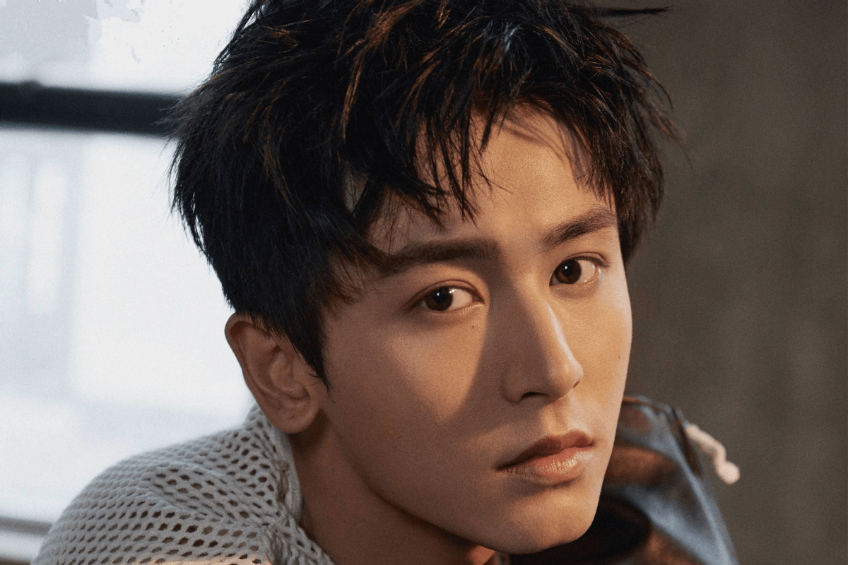 张哲瀚的这部剧等了四年未播,只因魔改严重,忍不住在综艺中诉苦