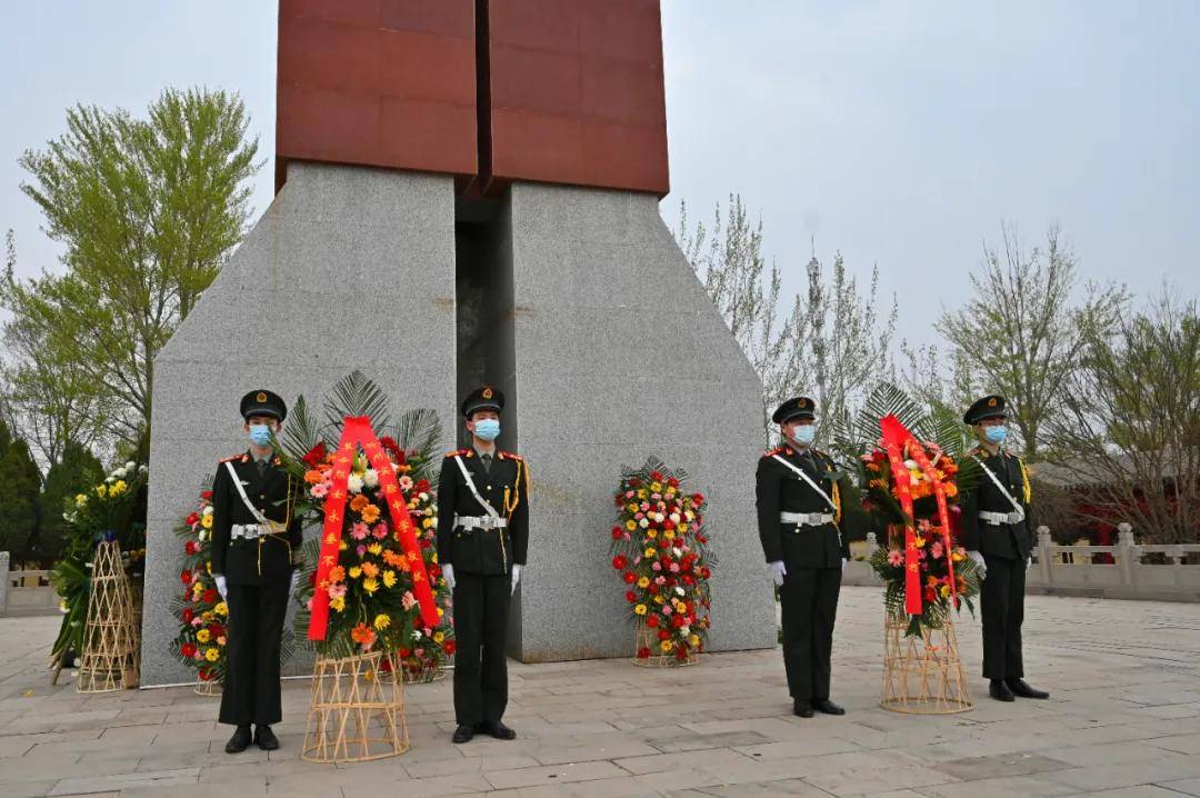 忻州實驗中學舉行傳承紅色基因賡續精神血脈烈士陵園祭掃活動