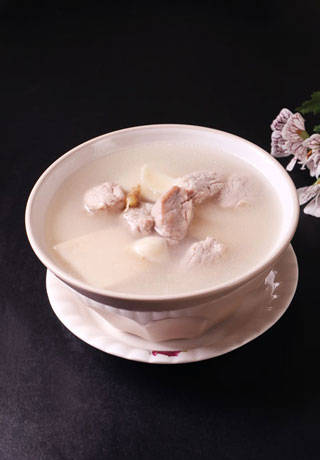 原创瑶柱茯苓麦冬瘦肉汤这款瘦肉汤鲜美滋润加入了鲜香的瑶柱滋补功效