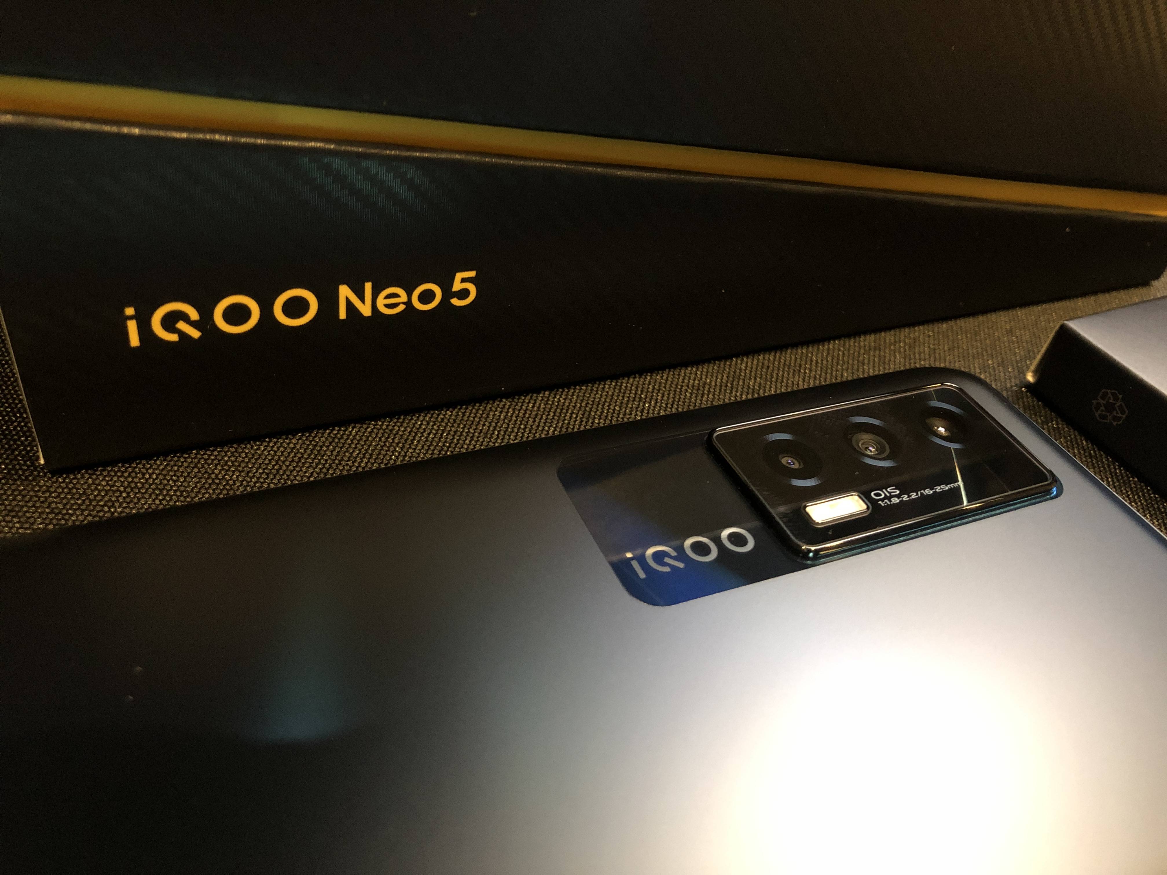外观|iQOO Neo5上手体验：两个“实力派”加一个“偶像派”