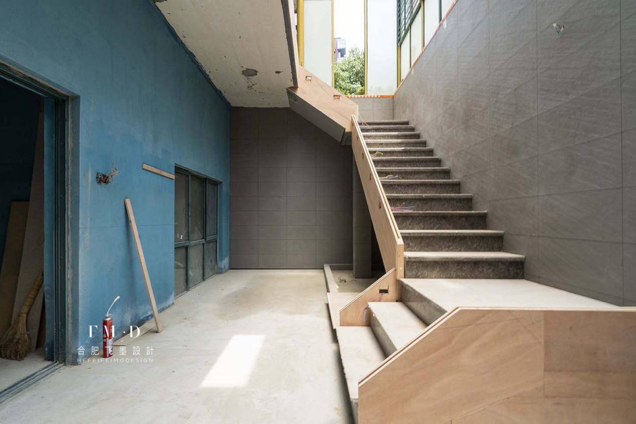 我坚持把地下室的楼梯移到室外 扩大室内面积 还能有下沉式庭院 设计